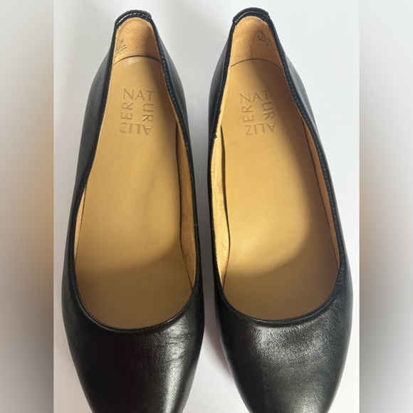 Naturalizer Maxwell Black Leather Round Toe Flats - Picture 9 of 12